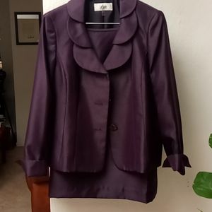 Le Suit skirt suit. Dark Burgundy. Size 8.